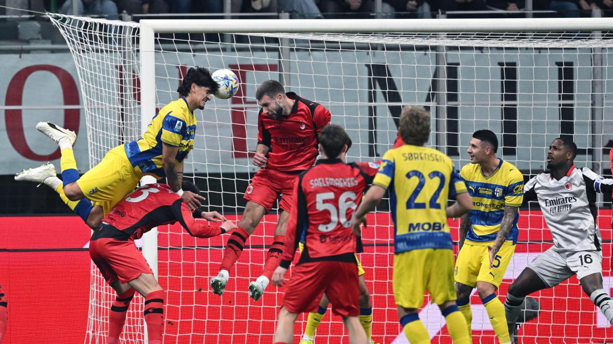 Gazzetta: “Secondo l’AIA Piccinini avrebbe dovuto convalidare immediatamente il gol di Troilo. I gesti di Valenti e Troilo non sono considerati da punire”.