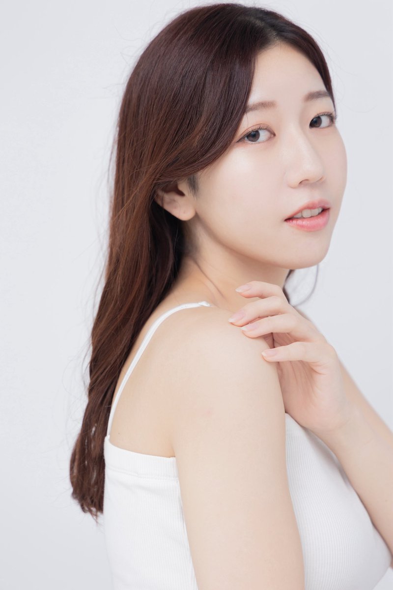 mtmt_update's tweet photo. 【ご報告】
この度、松井彩乃として、サトルジャパンよりモデルデビューしました！
モデルになることは小学生の頃の夢でした。
今まで応援してくれた沢山の方に恩返しできるよう、モデルの肩書を背負って、よりコスプレイヤーとしても精進して参ります！
🆕Instagram→https://t.co/z2E4pxBnmy https://t.co/PRCcKCQ5t1