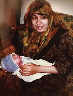 آہ ڈاکٹر عافیہ اور 23 سال سے جبری گمشدہ سلیمان۔۔۔۔
ڈاکٹر عافیہ صدیقی کیس میں اسلام آباد ہائیکورٹ نےشہباز شریف اور اس کی کابینہ کوتوہین عدالت کا نوٹس کالعدم کرکے ثابت کردیا کہ غیر جانبدار عدلیہ کی تدفین ہوچکی ہے،اسلام آباد ہائیکورٹ شہباز حکومت کو توہین عدالت کے کاروائی سے بچائے کے