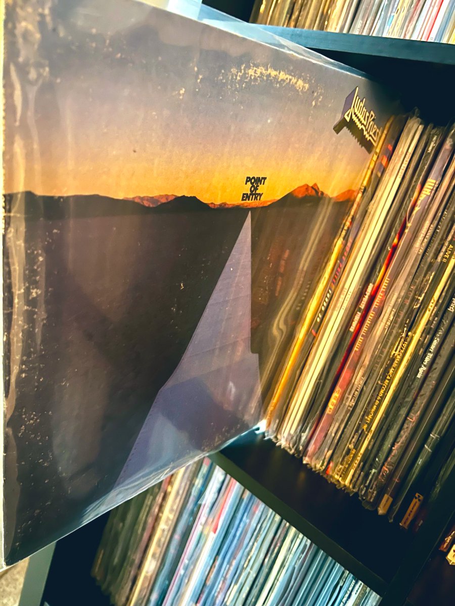 RockMetalManiac's tweet photo. #NowPlaying #JudasPriest #PointOfEntry #PhysicalMusic #Vinyl https://t.co/6E27qPM99u
