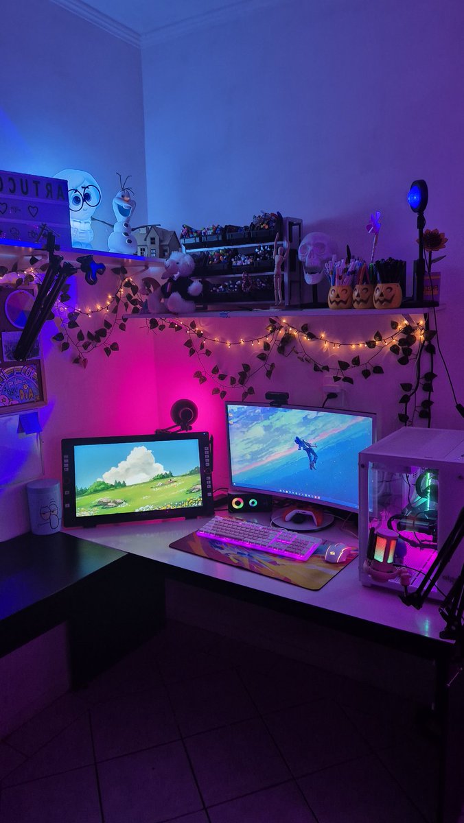 artuccas's tweet photo. Organizei o estúdio hoje hehe https://t.co/VsWSZiGe3B