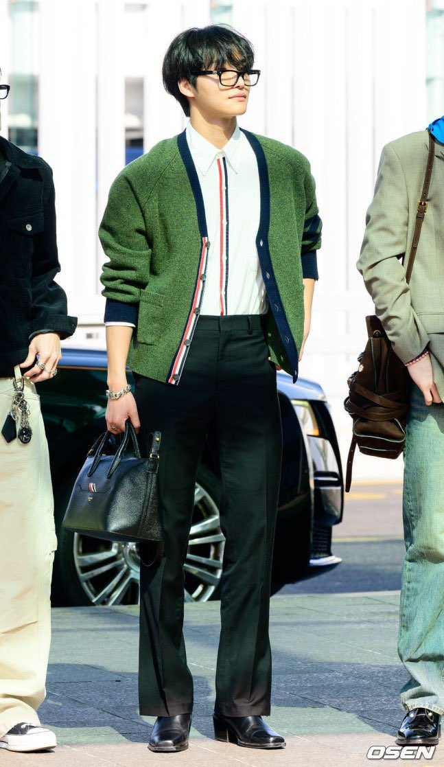 On Thom Browne and Seonghwa: 

Talk about stellar catwalk presentations, btw. TB is definitely suited to Seonghwa’s bold approach while still maintaining a sharp and clean street presence. 

100/10 approve, and though we can never predict which direction he will go, this is one