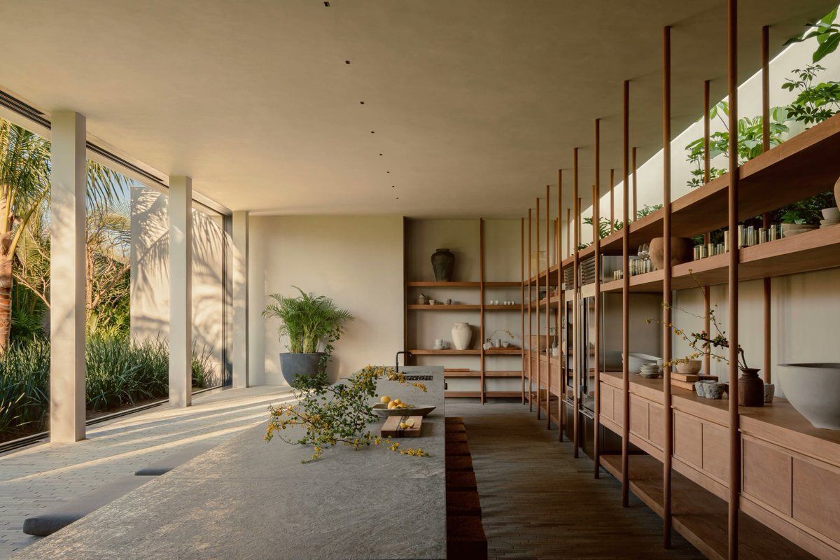 linear_magazine's tweet photo. Sun-soaked modernism, the James Perse edition https://t.co/YImUYm1xci
