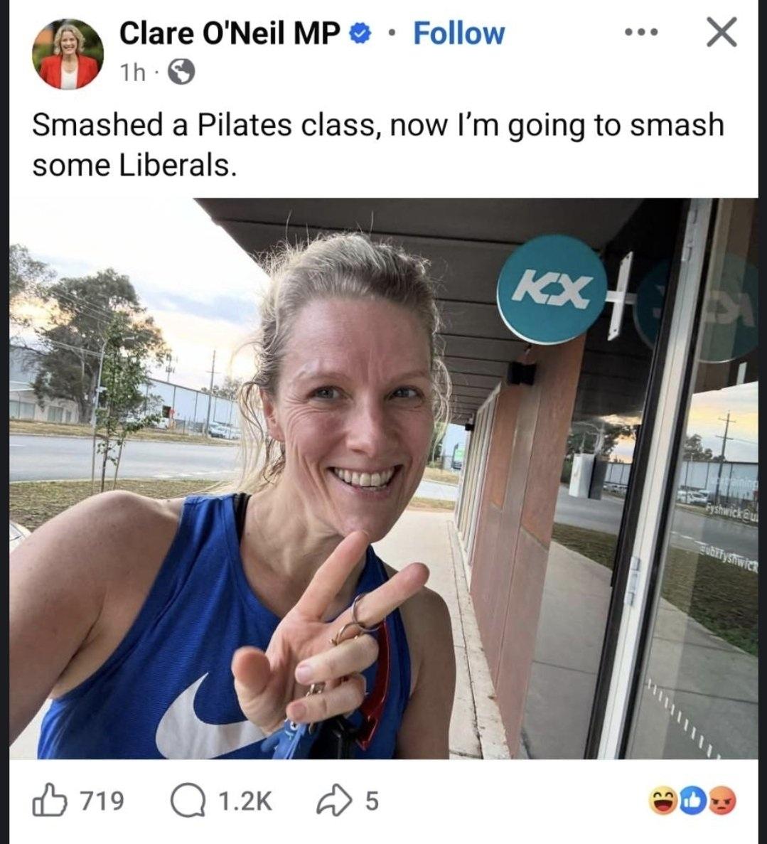 RodBrock007's tweet photo. Clare is a nobody trying to call the shots. Zero life experience. Bringing nothing to the table except bias and crazed rants. #Australia #AusPolFail #AusMediaFail https://t.co/aK3jnocWW0