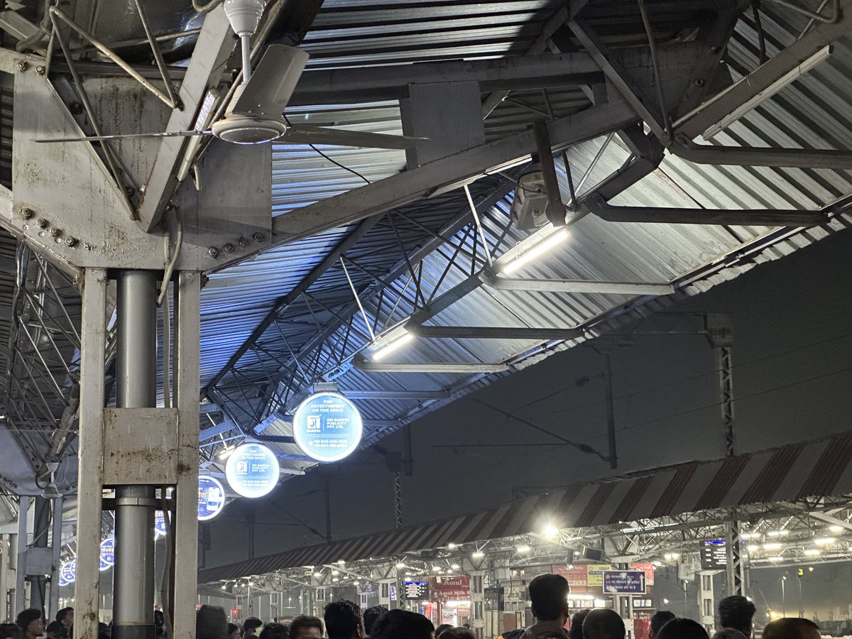 Akash_7291's tweet photo. No display board on PF3 at @narendramodi Varanasi Railway Station! No escalators on PF1 to reach other platform. Ye kaisa Vikas Modiji?? Ye kaisa Vikas!? @AshwiniVaishnaw @RailwayNorthern @RailwaySeva https://t.co/QfRRIu9FGd