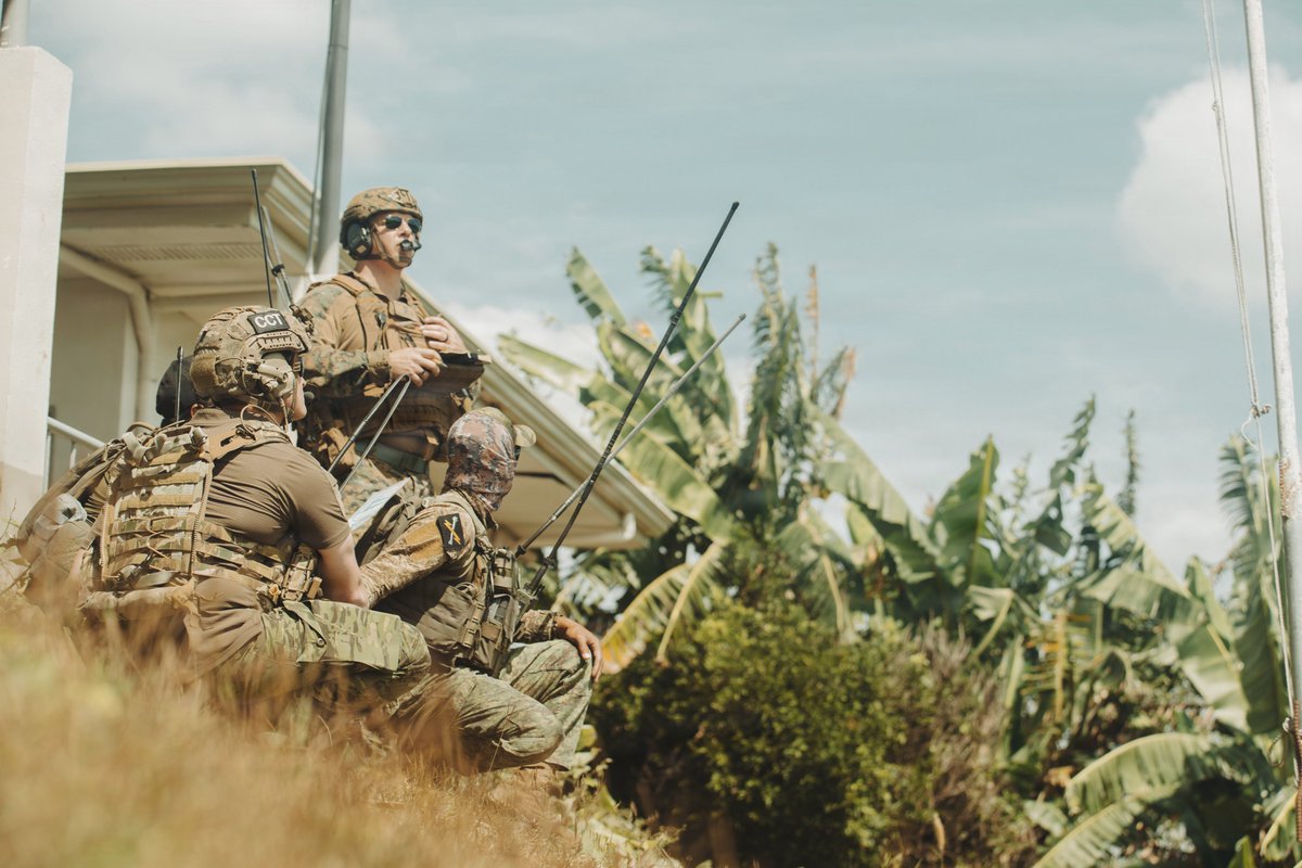 PacificMarines's tweet photo. Your daily reminder to look up! ✈️

#PacificMarines with @MRFSEAsia, @1stMEF and #IMIG; U.S. airmen with @AFSpecOpsCmd, and #Philippine airmen conduct Bomber Live Drop Exercise at Crow Valley Gunnery Range, Philippines, Feb. 2, 2026.

📸: Sgt. Luis Agostini | @USMC 

@INDOPACOM https://t.co/xnAwI3Vesh