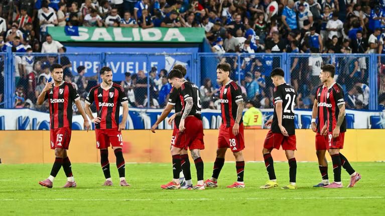 Y a ustedes, jugadores que no nos dieron ni un 1% de lo que nos dió Marcelo Gallardo

No tienen ninguna excusa, dejen de trotar como si hubieran ganado 2 Libertadores, porque no son absolutamente NADIE en el club Más Grande de la Argentina. 

Remonten la situación.