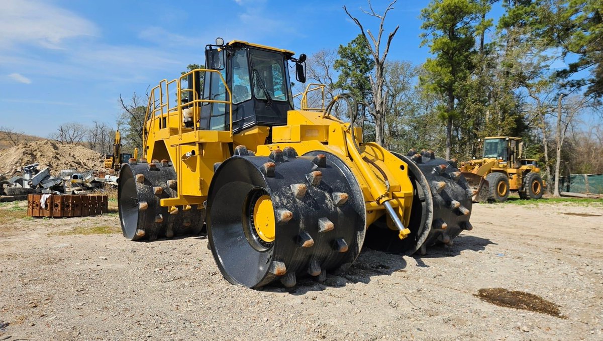 machinerytrader's tweet photo. 🚨 FOR SALE: 2001 CATERPILLAR 836G Landfill Compactor 🚧

Don’t miss this heavy-duty machine designed to handle the toughest landfill conditions!💥

View specs, photos, and pricing here ➡️ https://t.co/4SK7gSmkpB

#Caterpillar #Compactors #MachineryTrader #LandfillCompactors https://t.co/4VKRlSlMDK