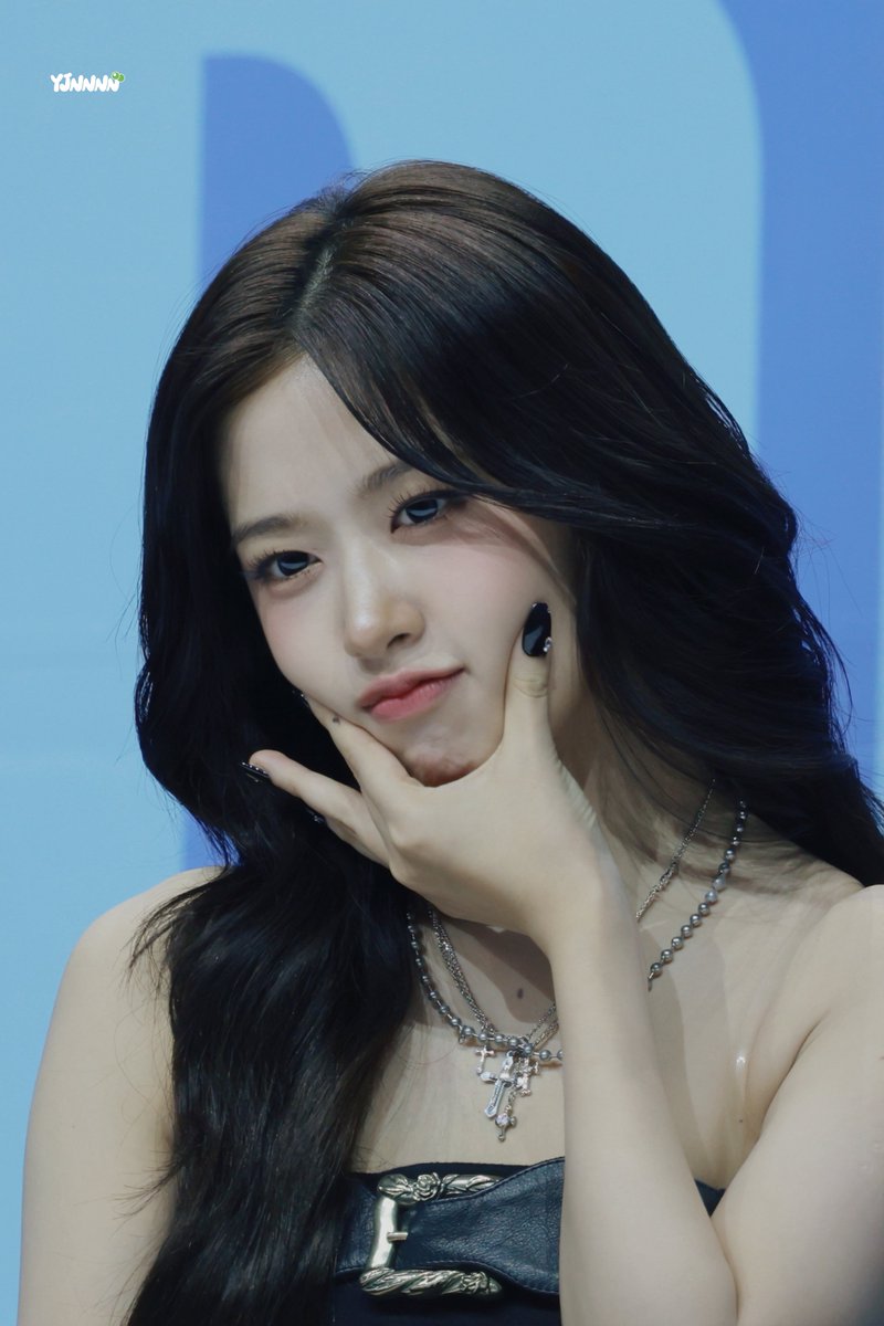 260223 SC 

👶🏻
🤌🏻

#IVE #아이브 #ANYUJIN #안유진