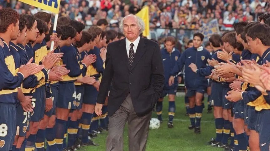 ¿El último equipo argentino campeón del mundo?

El Boca de BIANCHI 

¿El anterior?

El Boca de BIANCHI

¿Y antes de ese?

El Velez de BIANCHI

No lo comparen nunca más con Gallardo.