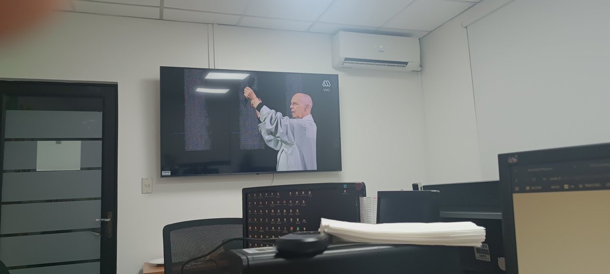 GabrielmGm546's tweet photo. Una pena no poder ir a verlos pero la tv de la pega salva xD #PetShopBoys https://t.co/B72nWKR9L0