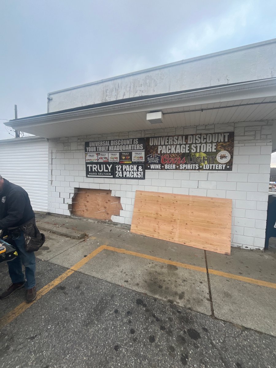 SMWesterly's tweet image. Whether from strong storms or vandals, when damage occurs, properties can be left exposed and vulnerable. We're available 24/7/365 for such emergencies. Whether it's boarding up windows or tarping over a leaking roof, we're only a call away at 800-934-5869. #secure #home