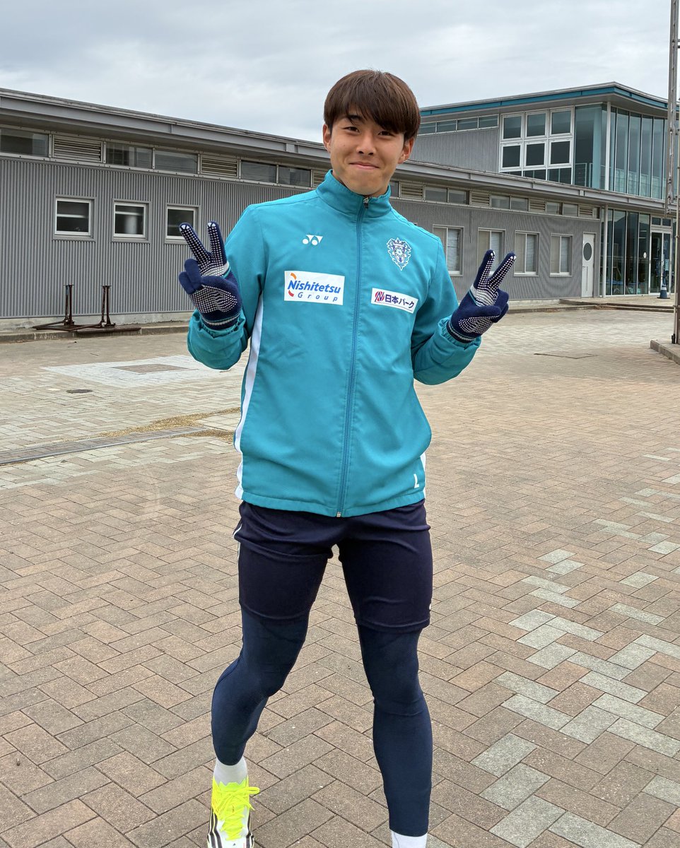 本日はAコートにて練習開始⚽️ しっかり準備を整えて 次節のアウェイ