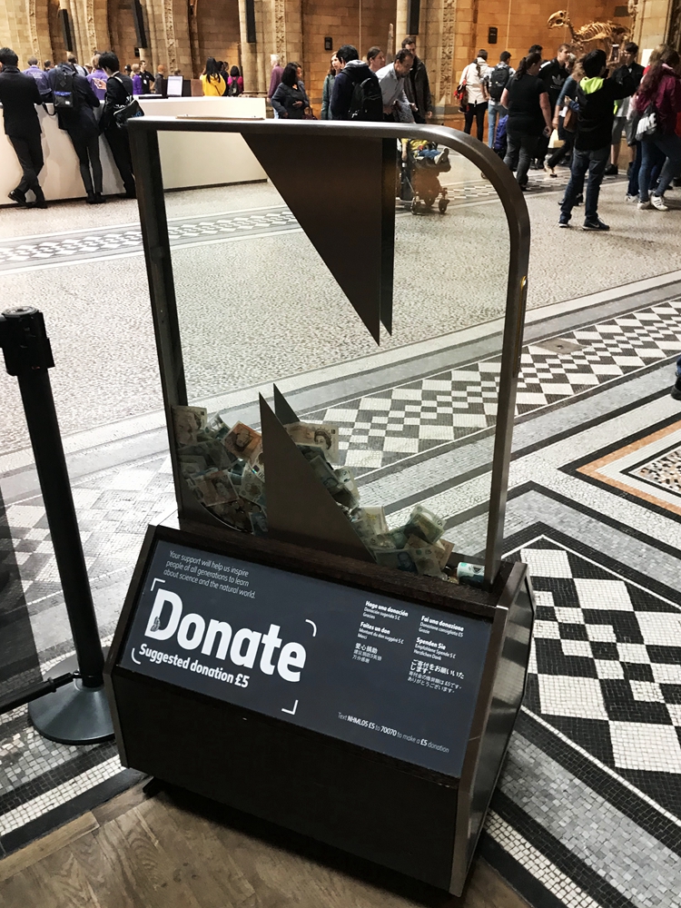 Rahulrvfqs's tweet image. "Organize old stuff → Sort by "keep/donate/recycle" → Give new life to what’s unused!  #DeclutterJoy"