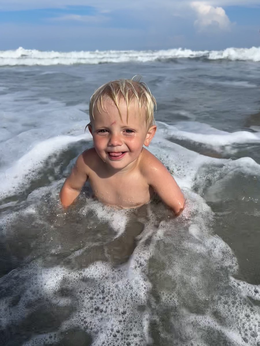 Aaron Pflugrad tweet media