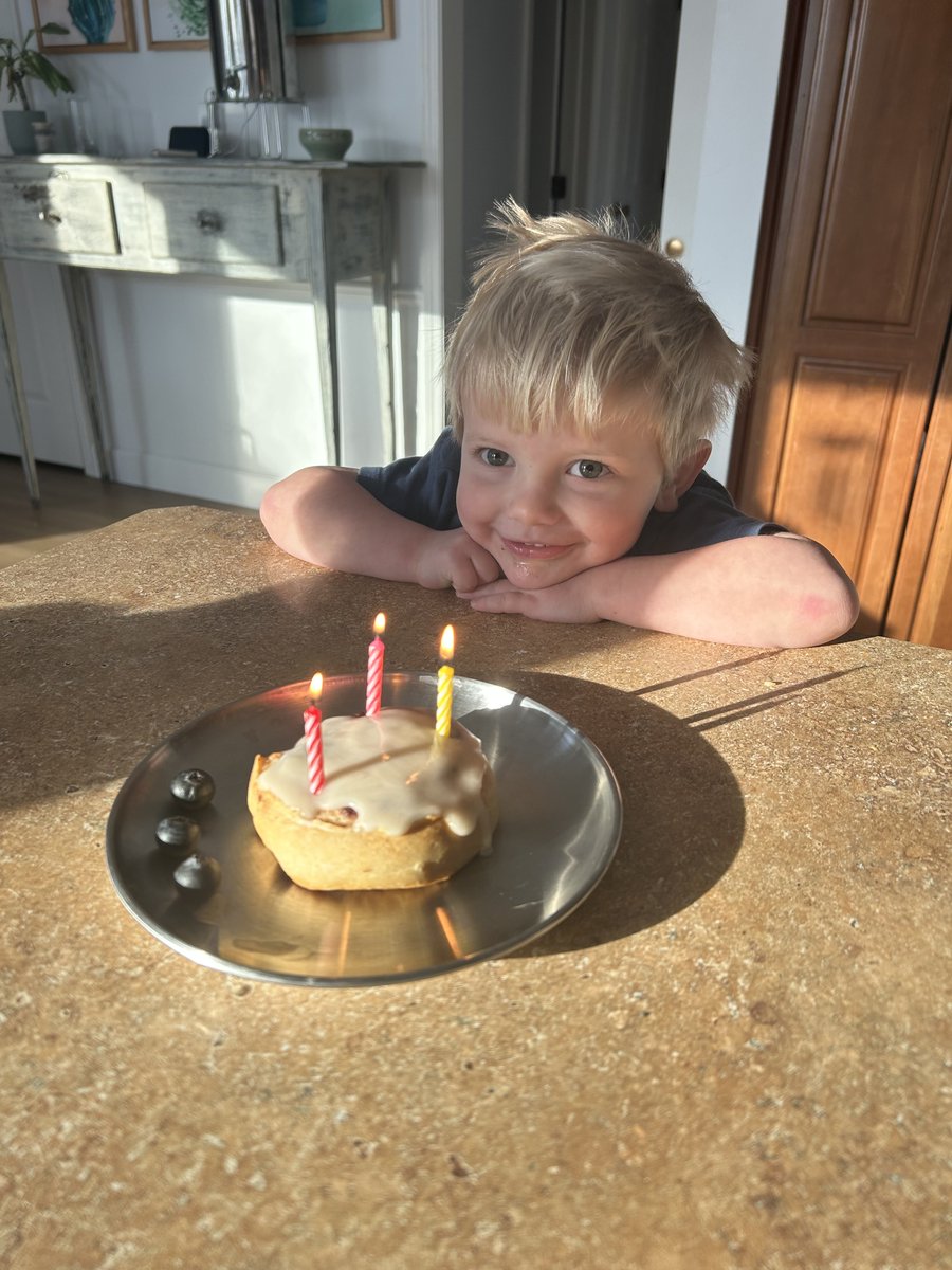 Aaron Pflugrad tweet media