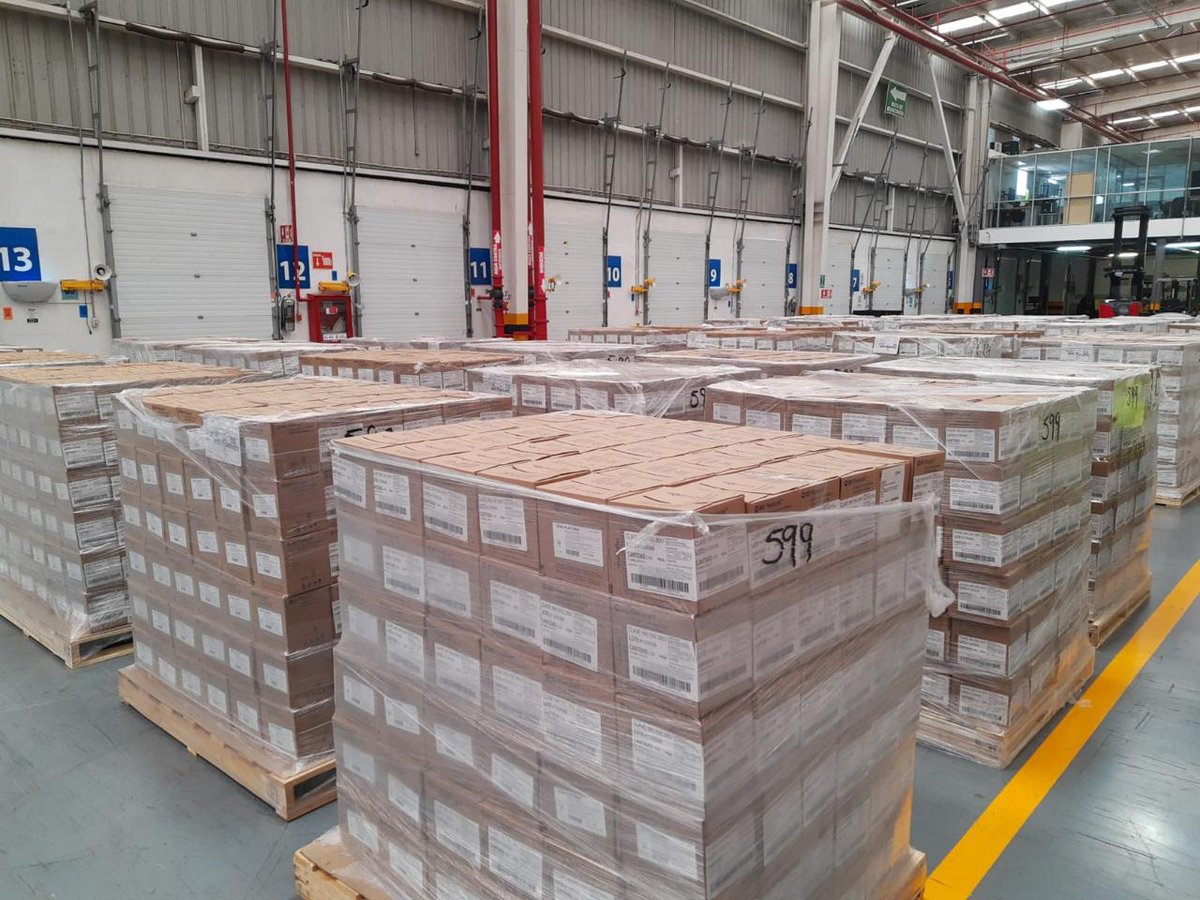 Llegaron a nuestros almacenes centrales 900 mil jeringas enviadas por <a href="/Birmex/">Birmex</a> para la vacunación contra el sarampión que estamos llevando a cabo en las unidades médicas del <a href="/ISSSTE_mx/">ISSSTE</a>. Les seguimos invitando a que acudan y se vacunen, dando prioridad a niñas y niños de 6 meses a