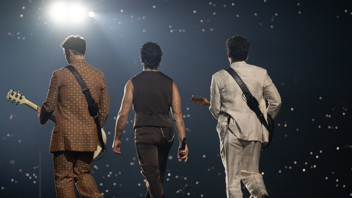 Jonas Brothers (@jonasbrothers) on Twitter photo 
