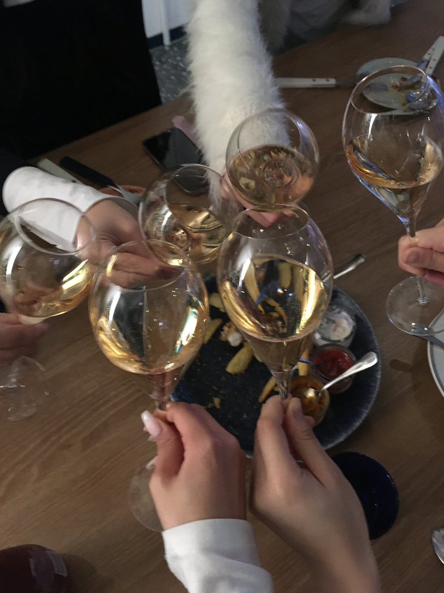blu3pepper's tweet photo. 🥂✨ https://t.co/uEjo8ZtoxT