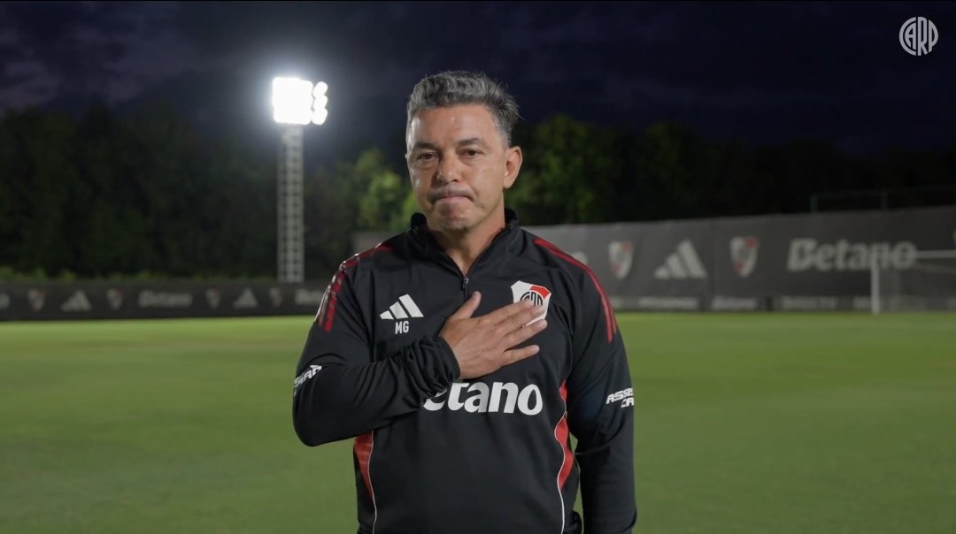 Para los hinchas de River:
Podías discutir futbolísticamente si querías que siga Gallardo o no. Futbolísticamente. 
Yo mismo lo analicé, y lo hice con templanza y crítica.
Pero hay algo que les será imperdonable:

•Hubo cuentas de nenitos y de grandotes muy boludos que