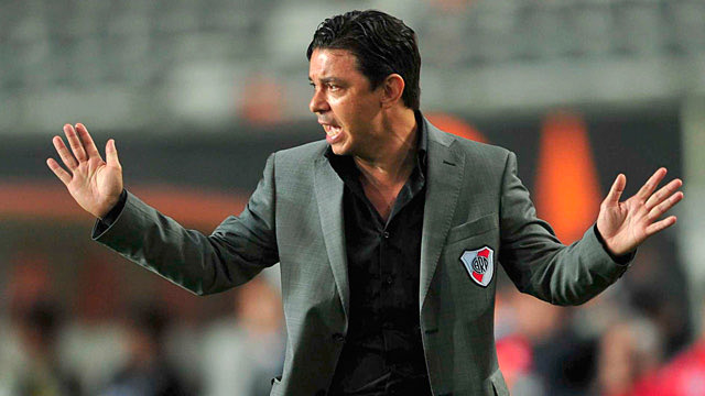 Desde que nací soy fanático de River, toda mi infancia tuve que bancar las malas, crecí con los de enfrente ganando todo y nosotros en nuestro peor momento, cuando me frustraba por los resultados o por las cargadas en el colegio mi viejo aparecía y me recordaba lo ENORME que era