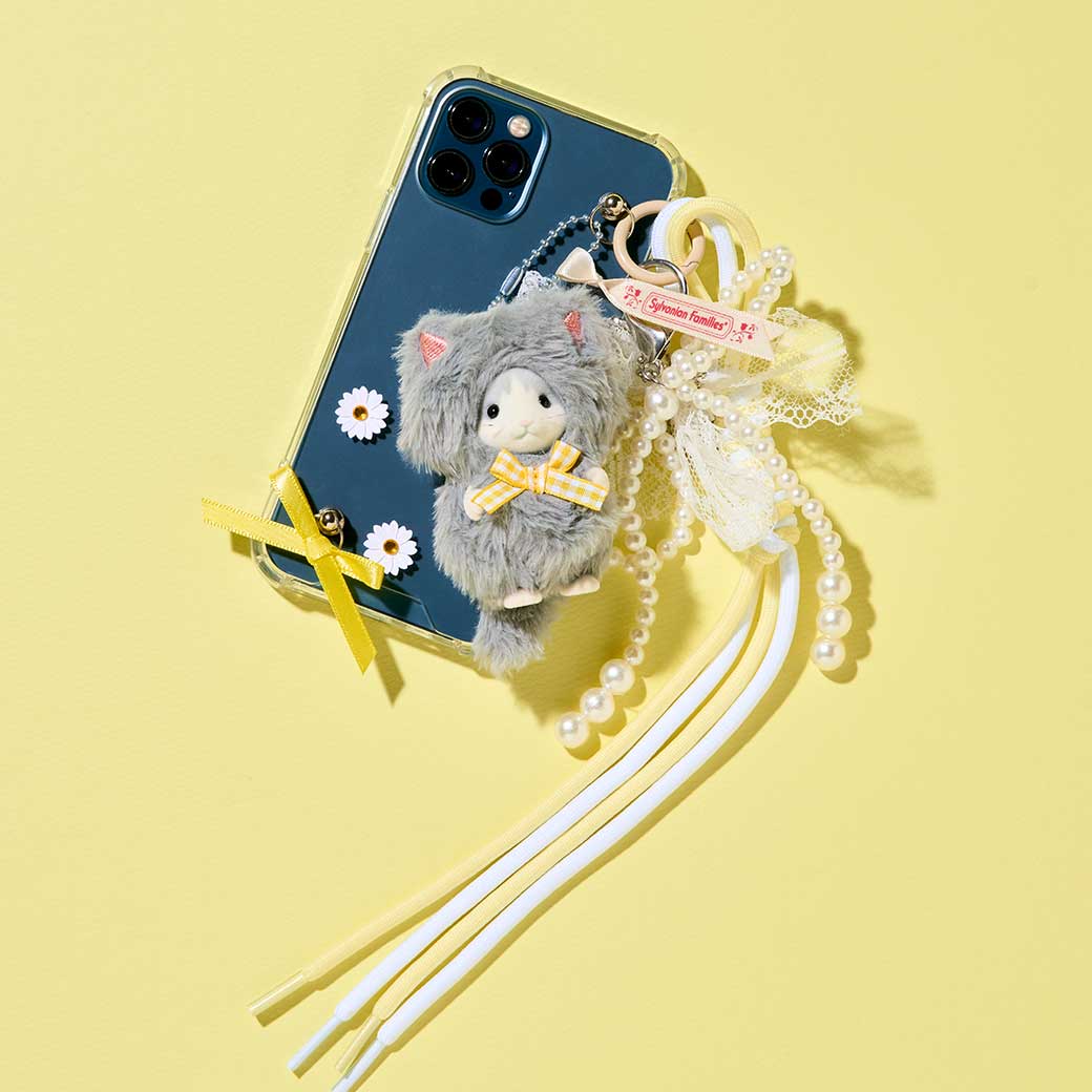 #シルバニアオンライン では、『シルバニアファミリーキーチェーン カールミミネコの女の子 -ネココスチューム-』をお取り扱い予定です！

予約：3/12(木)
発売：3/20(金)

お楽しみに🎵