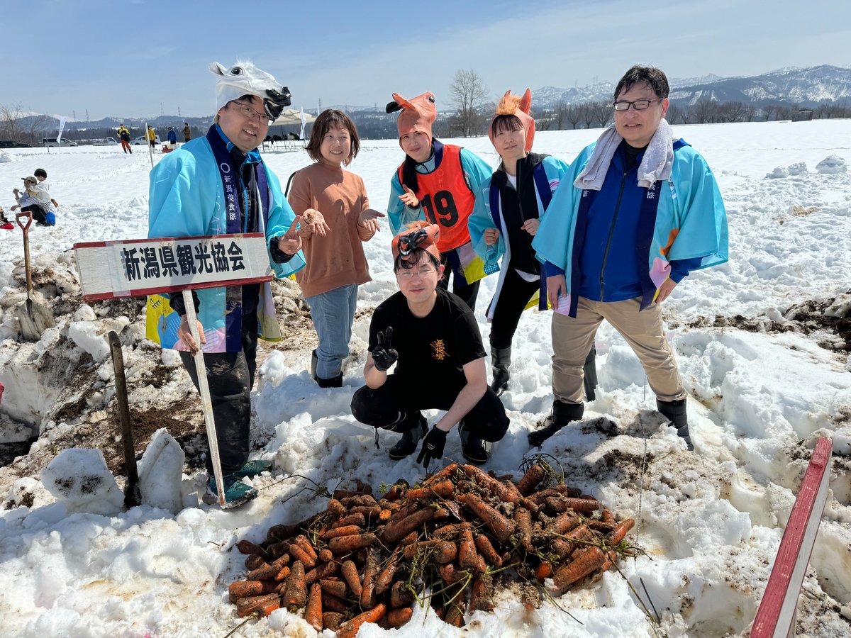 【津南の雪下にんじん掘り競争🥕】3/22

甘～い雪下にんじんを大量にゲットできるチャンス！！

豪雪に埋まるにんじんをたくさん掘り出したら勝ち✨

コスプレ参加も大歓迎！！

ぜひご参加ください☺️

👉 niigata-kankou.or.jp/event/44894

#新潟 #津南町