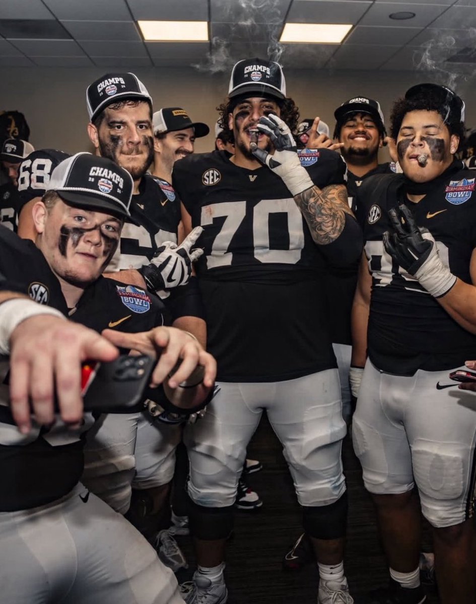 Israel Hammons tweet media