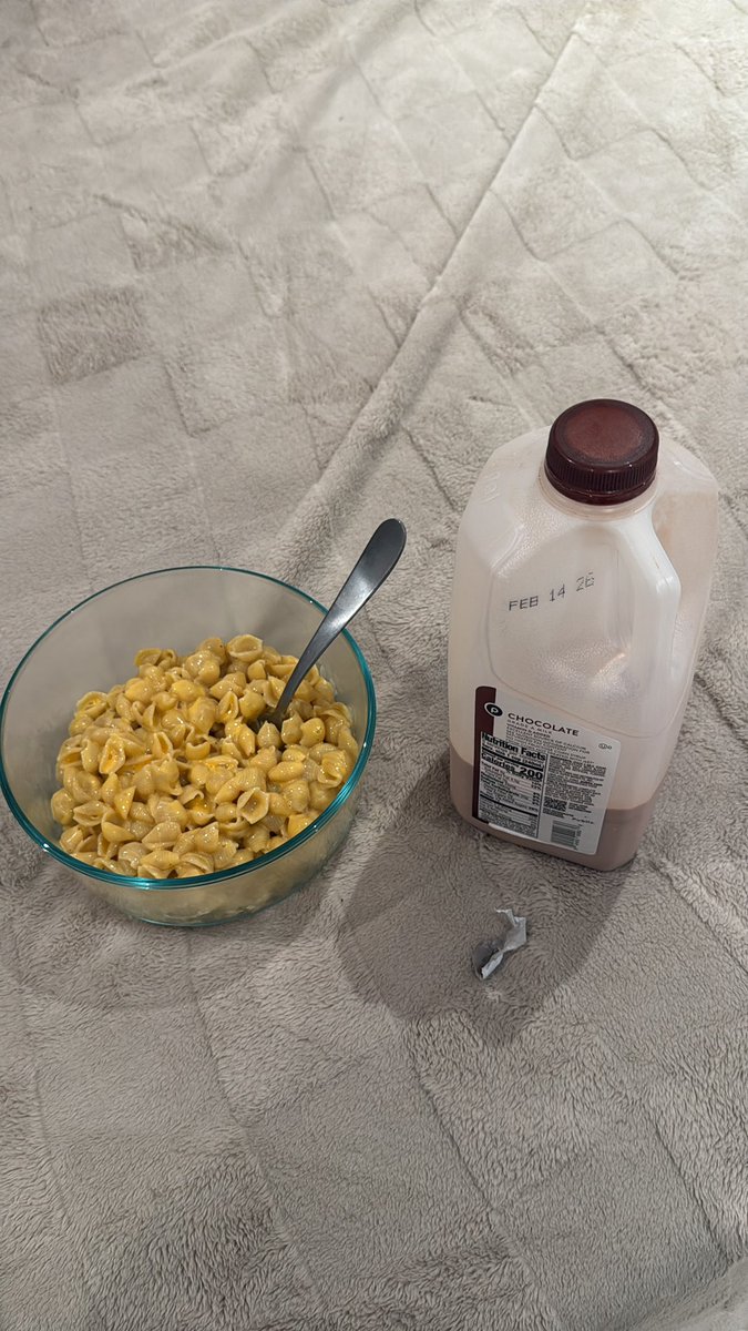 johnwoodyharr's tweet photo. She says I eat like a child. I guess she’s never pounded brown with velveeta before https://t.co/EFl078AIyT