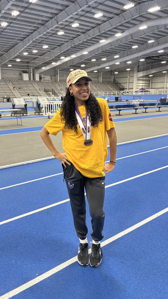 Coachpoindexter's tweet photo. So proud of you Chloe 🐻!!! https://t.co/Ju7aGRKo9d