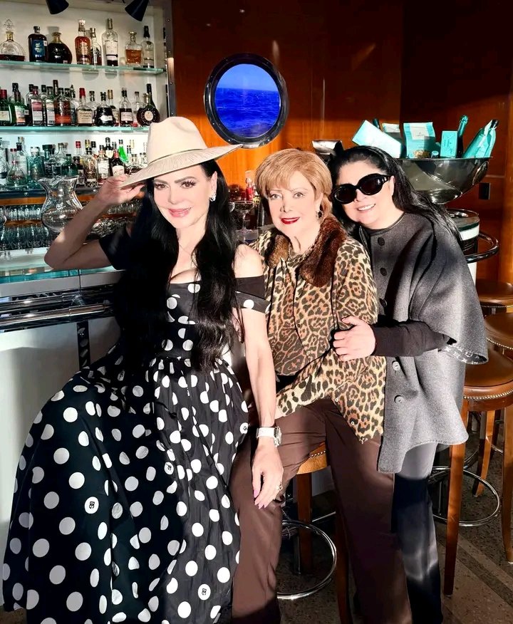IsabelOsun1's tweet photo. Qué bonito volver a verlas juntas, ya hacía falta ❤️❤️❤️
@victoriaruffo31 #jackelineandere @MaribelGuardia https://t.co/cIFjUZugf0