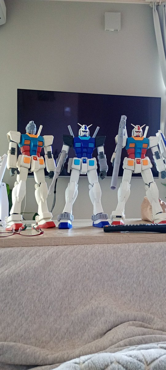 1/48 メガサイズガンダム系作成中の物 左 ジム 今回、作り直しでver2.0