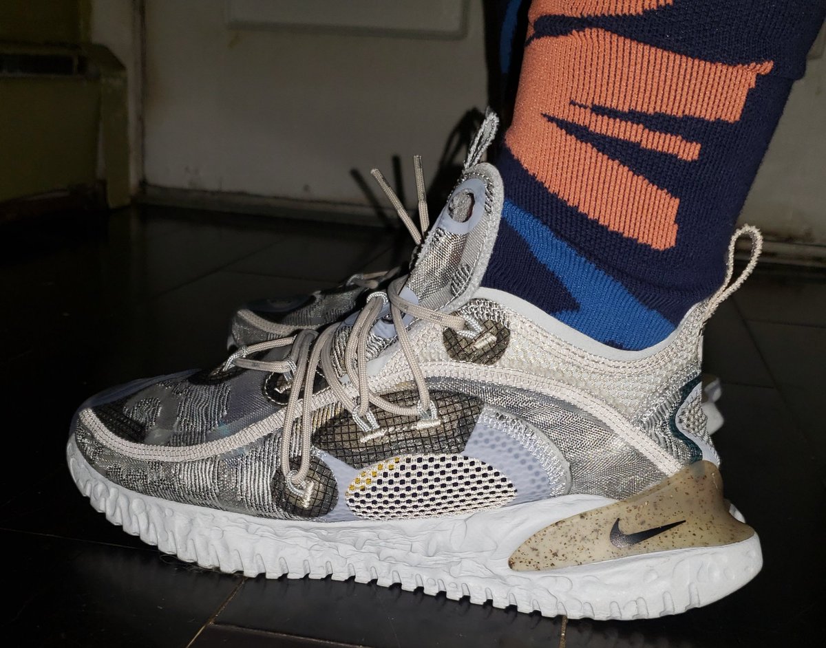 nike flow 2020 ispa on feet