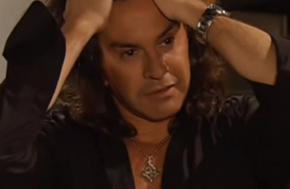 Nadie: 

El director de Viña: necesito enfocar a una cuica que no se sepa las canciones