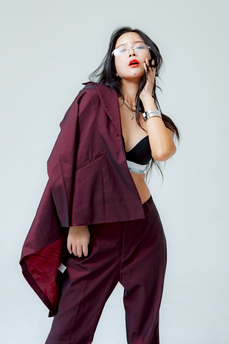 先日開催された
白ホリ1灯ライティング講座！
お写真いただきのせていきます！
最高だからみて！

同郷であずりな展もでてくださるはせけんさん📸
#ukphotoclass
#uk写真教室 <a href="/rintaro_ukon/">写真家 右近倫太郎🇫🇷</a>