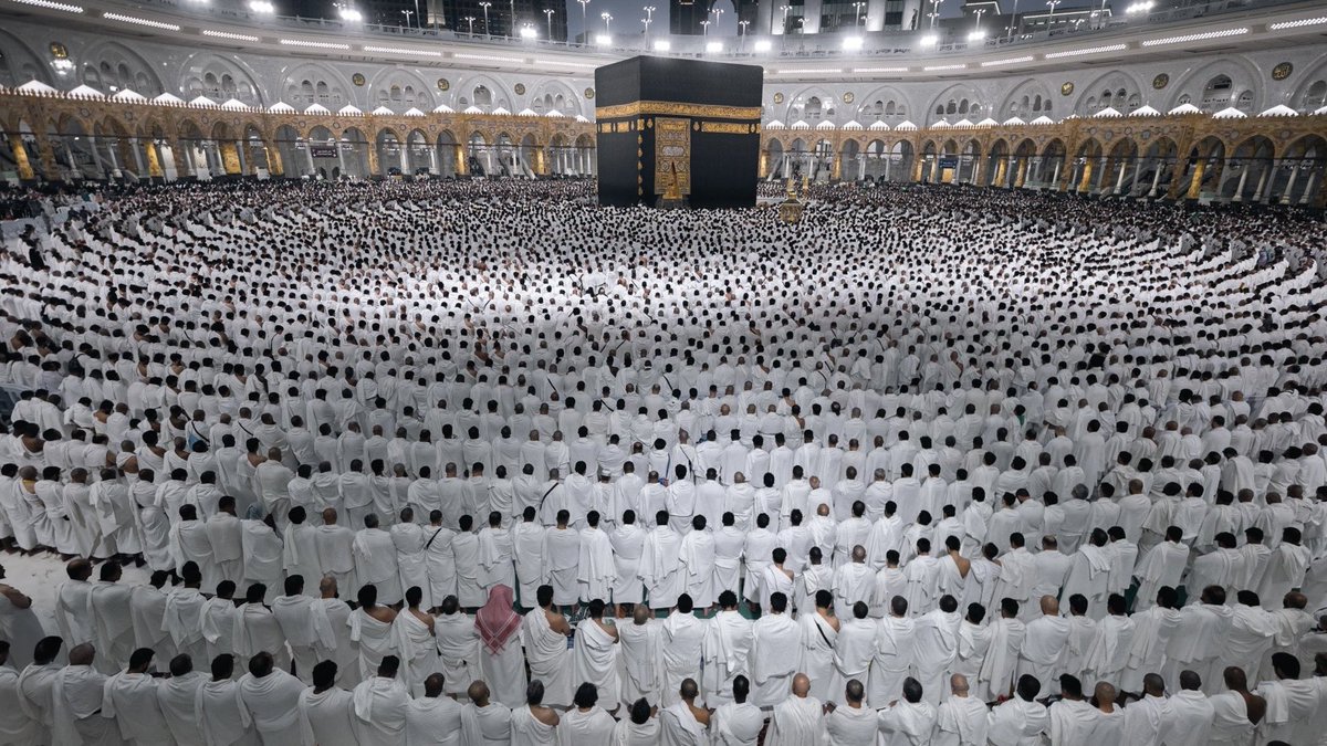 _mzdanh's tweet photo. "وَلَهُ مَن فِي السَّمَاوَاتِ وَالْأَرْضِ ۖ كُلٌّ لَّهُ قَانِتُونَ" https://t.co/KmJez6iaDx