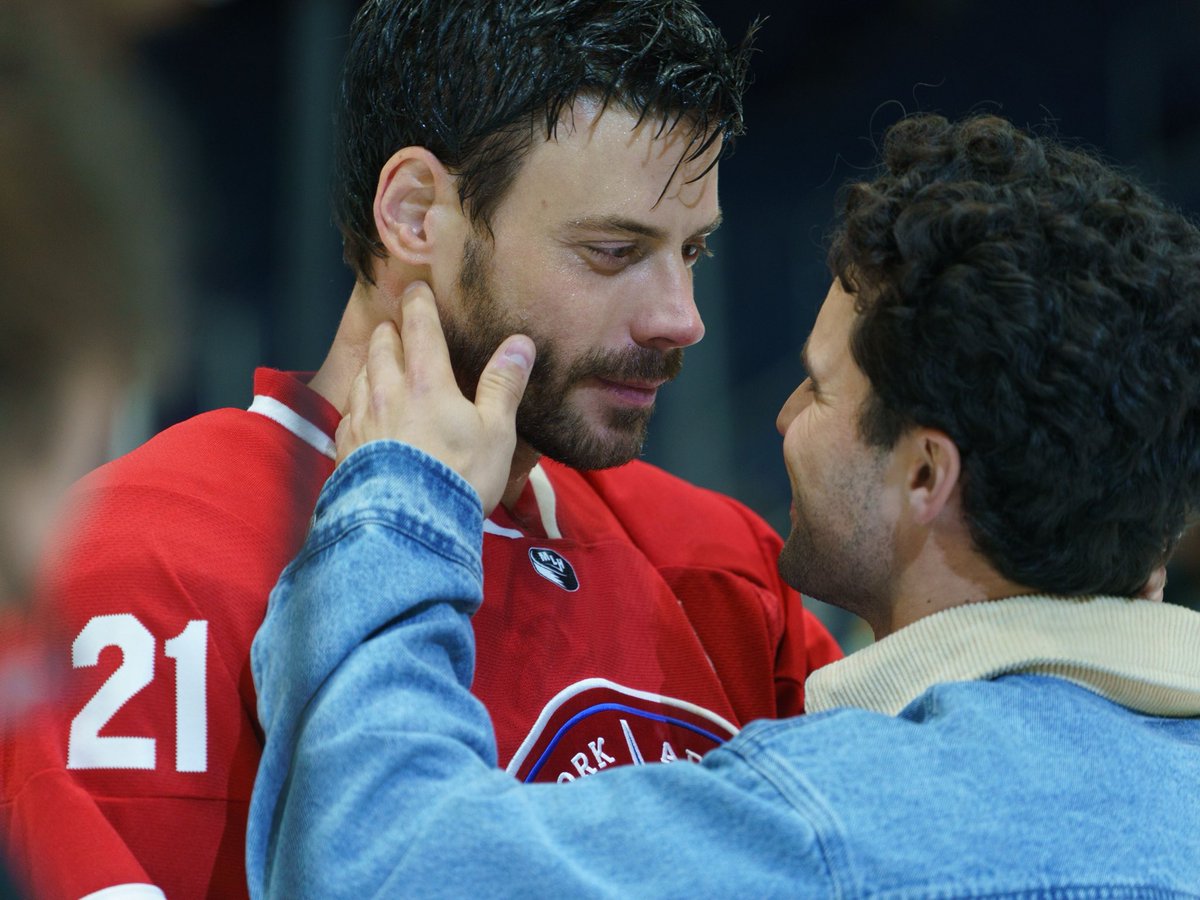 Que delícia ver o Brasil todo se apaixonando por Scott e Kip, 
como deve ser. 

Por mais amores públicos, funcionais e cheios de paixão.