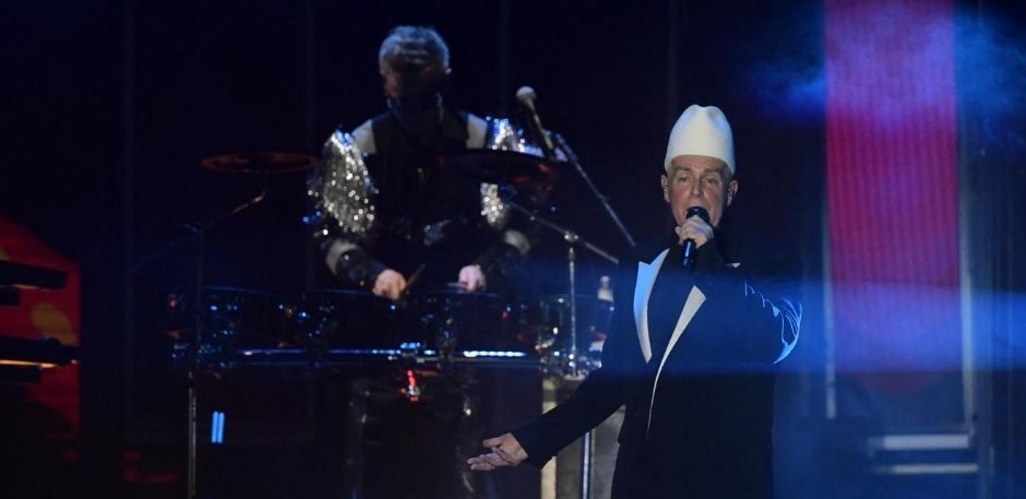 Hay dos cosas que ya no soporto de <a href="/elfestival/">Festival de Viña del Mar</a>:
-Los gritón del <a href="/RafaAraneda/">Rafael Araneda</a> debiera de haber una app que lo mutee cada vez que aparezca, mis oídos sufren con él
-Lo segundo la dirección de TV que insiste en mostrar famosillos o el público y lo importante está en el escenario