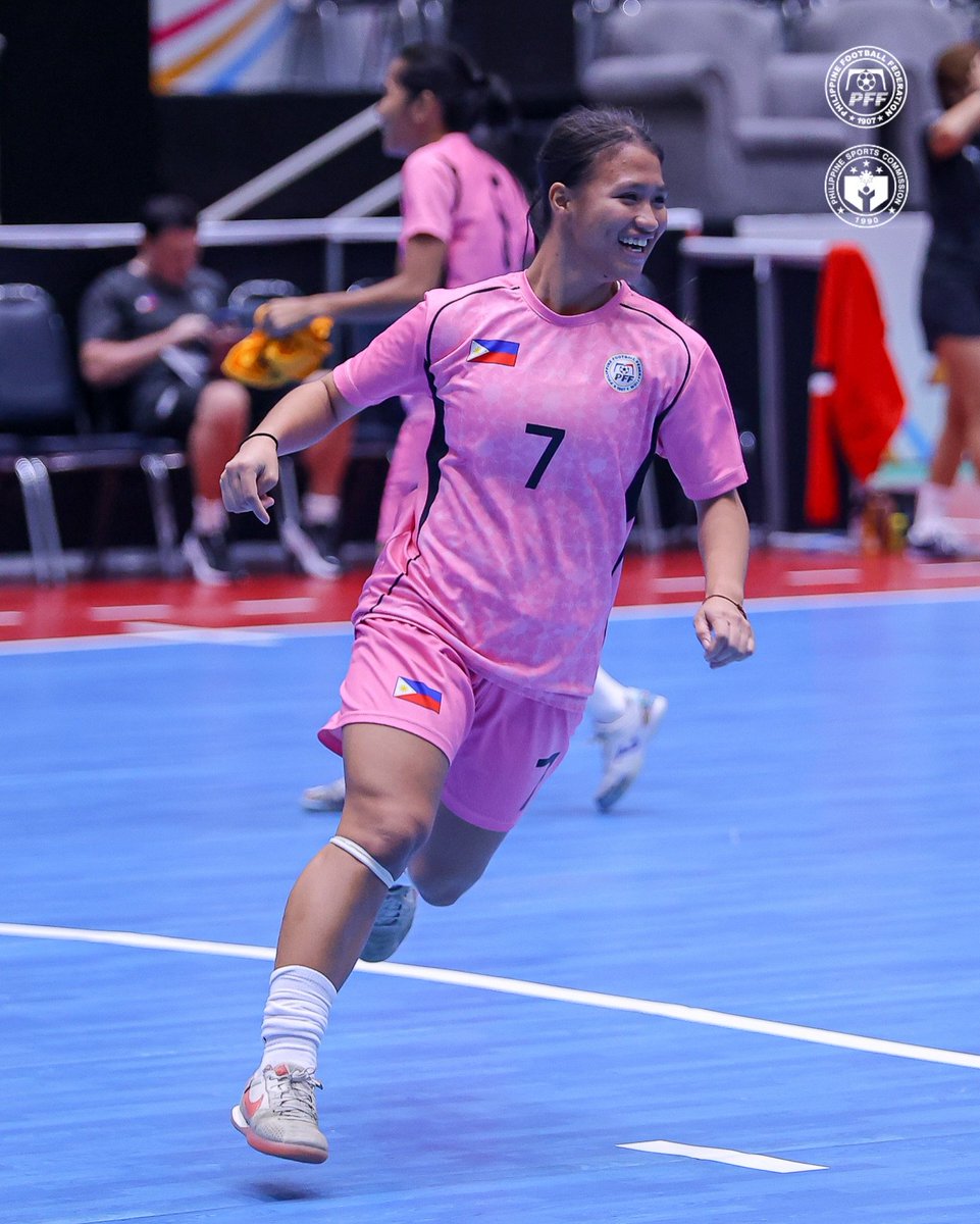 phwomensfutsal's tweet photo. The #Filipina5 put in the session before match dayβand yes, there was plenty of sweat. But also plenty of smiles. πβ½
#SAMASAMA https://t.co/HMv32onaiJ