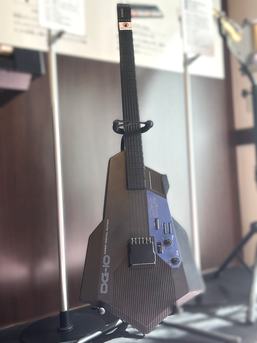 おはカシ記念館✨ 今日の「毎日CASIO」は、電子ギターDG-10🎸【1987年