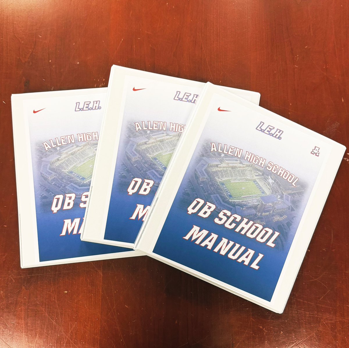 CoachCain8's tweet image. QB School is up and running in Allen, TX and we are off to a great start! I love these guys and I’m excited to see their development over the next few weeks. There are some STUDS in this group! 🅰️🆙! #LEH @alleneaglesfb