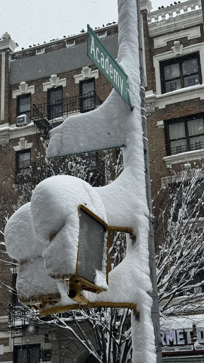 nastyern's tweet photo. #nycblizzard in Dyckman Vermilyea and academy #vermilyeafarms https://t.co/DdzTvsBGcU