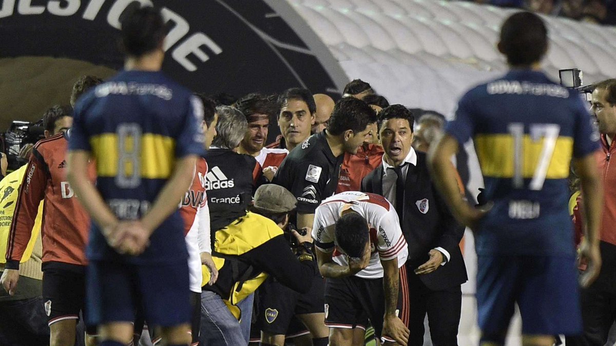 Atrefi's tweet photo. Un futbolista tiene su ciclo x lo físico por edad, un entrenador es bueno, malo, un invento o una opereta mediatica
La trampa la mala leche no resistió
Al Muñeco siempre se le vieron los hilos https://t.co/mQQlfAocYI