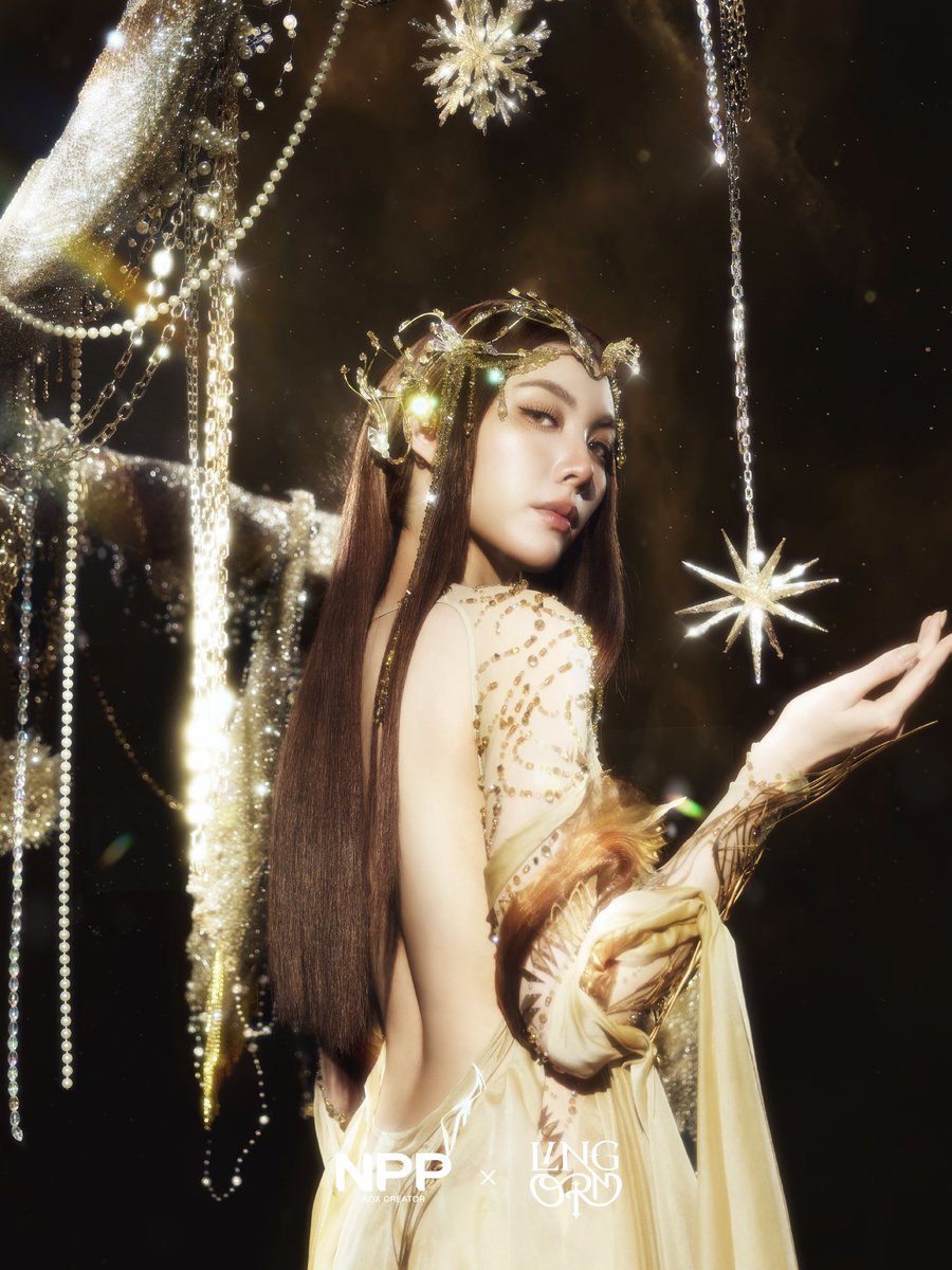 #NPPxLINGORM 
【CONCEPT PHOTO 1】 9/9
ORM —  THE SUNLIT GODDESS ☀️✨

𝑆ℎ𝑒 𝑏𝑒𝑐𝑜𝑚𝑒𝑠 𝑡ℎ𝑒 𝑙𝑖𝑔ℎ𝑡 𝑏𝑒𝑦𝑜𝑛𝑑 𝑡ℎ𝑒 𝑑𝑎𝑤𝑛.
𝐵𝑟𝑖𝑔ℎ𝑡. 𝑅𝑖𝑠𝑖𝑛𝑔. 𝐸𝑛𝑑𝑙𝑒𝑠𝑠.
𝑀𝑜𝑣𝑖𝑛𝑔 𝑡𝑜𝑤𝑎𝑟𝑑 𝑤ℎ𝑎𝑡 𝑖𝑠 𝑚𝑒𝑎𝑛𝑡 𝑡𝑜 𝑏𝑒 𝑓𝑜𝑢𝑛𝑑.

#NPP_LOVEORBIT  💜💫