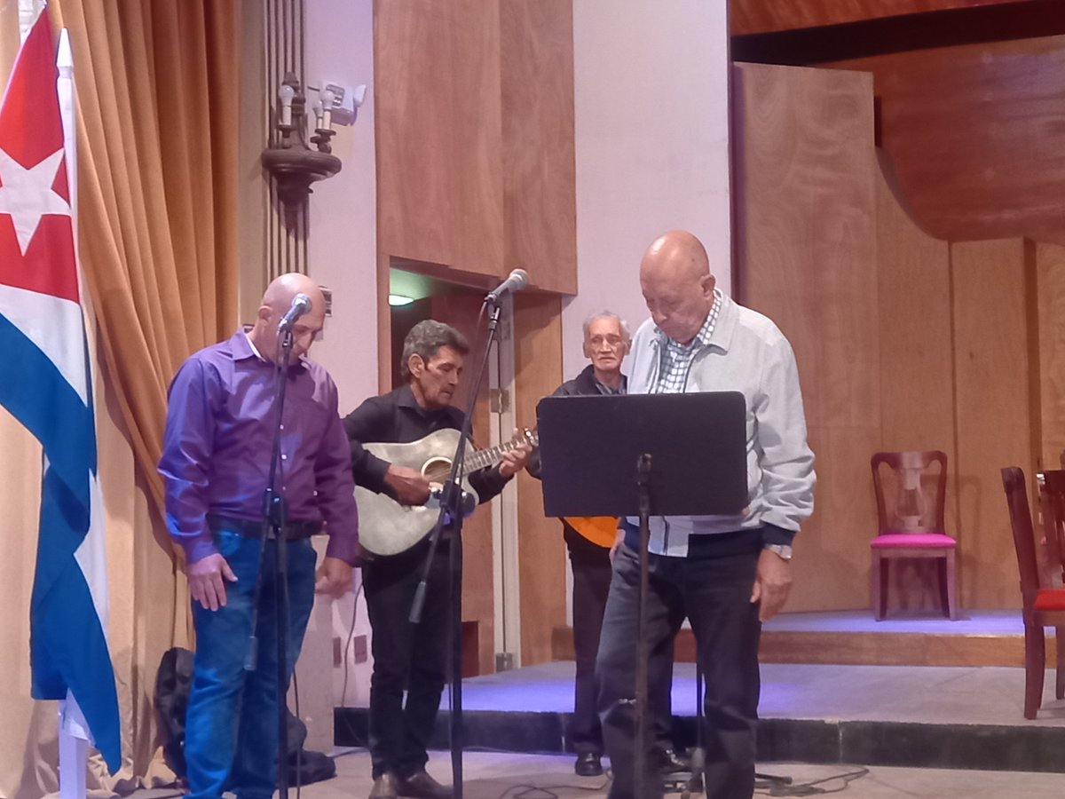 Participamos, junto a nuestros artistas, a una cantata en saludo al 131 Aniversario del reinicio de las luchas por la Independencia de #Cuba el 24 de Febrero de 1895.  
Hoy seguimos defendiendo esa libertad alcanzada. 
#MatancerosEnVictoria
#CubaSoberana.