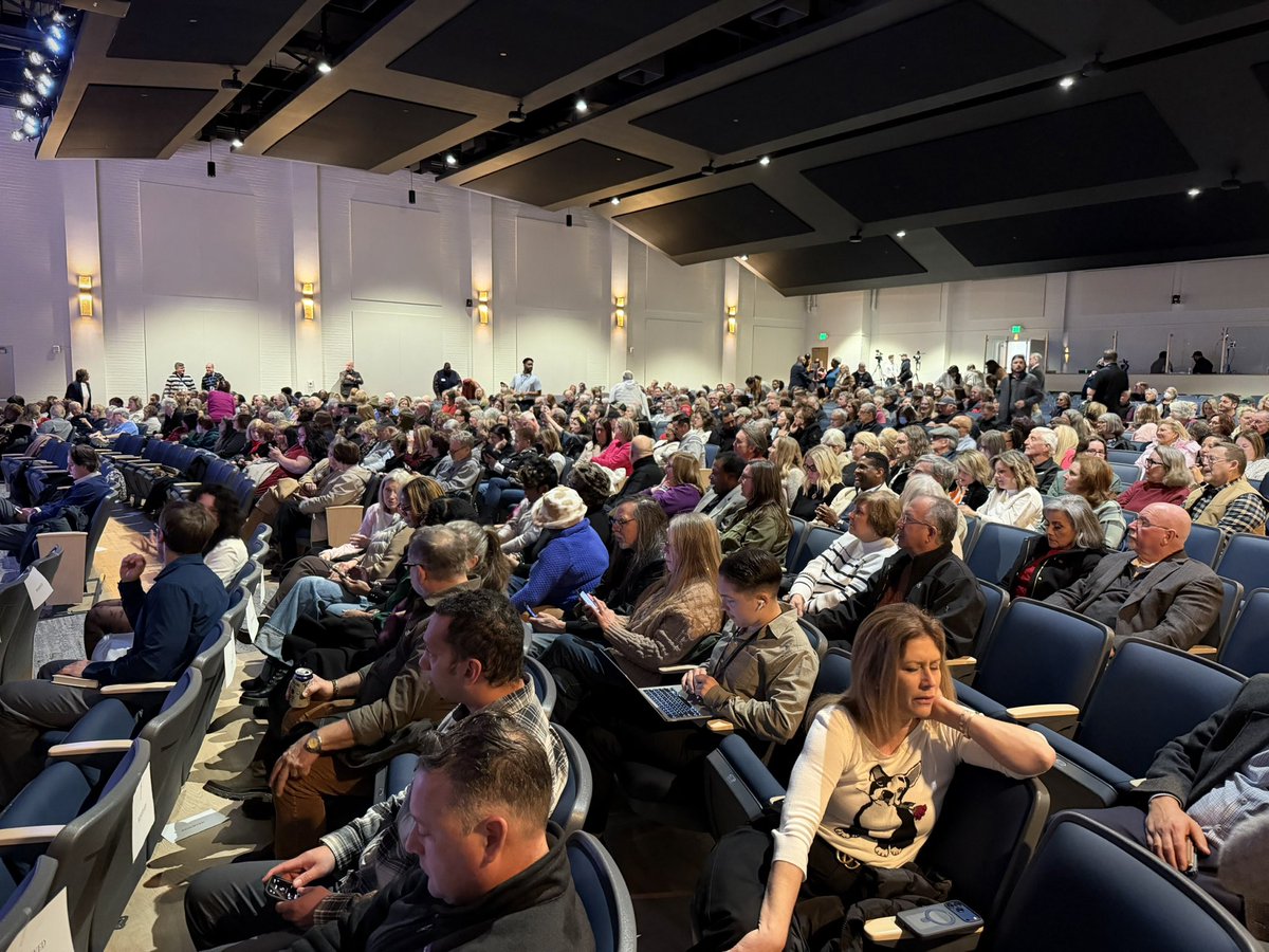 Cold night. Packed house.

It may be 29°, but York County, South Carolina is FIRED UP for <a href="/GavinNewsom/">Gavin Newsom</a> and Democrats taking back the House in November!