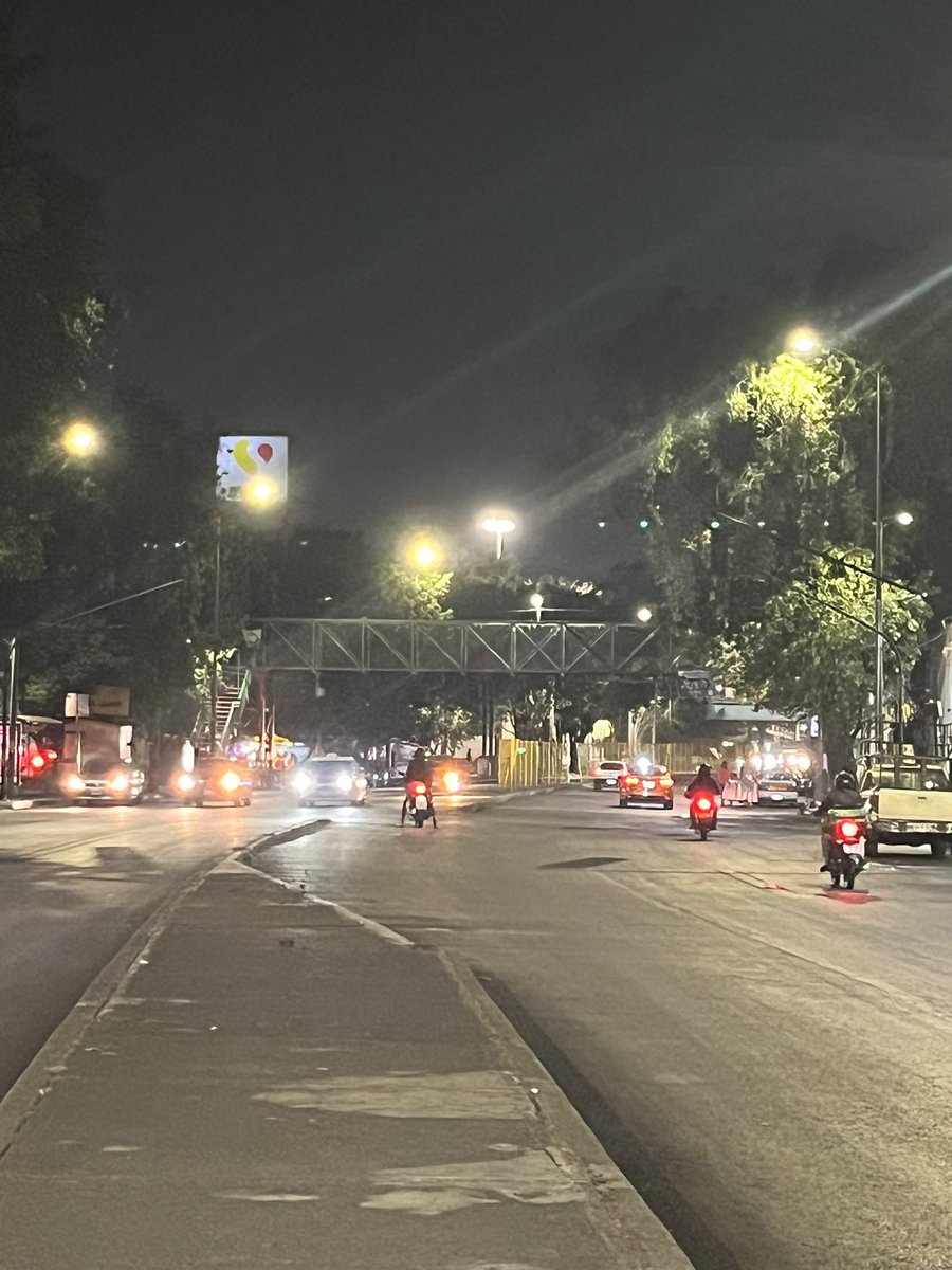 oz_bumm's tweet photo. Buenas noches @AlcaldiaMHmx @mauriciotabe ya va para una semana que en el cruce de Lago Amatitlan y Calzada México-Tacuba no funcionan los semáforos, ¿están esperando a que ocurra un accidente grave o por qué la falta de atención? https://t.co/VDHPWnYJPH