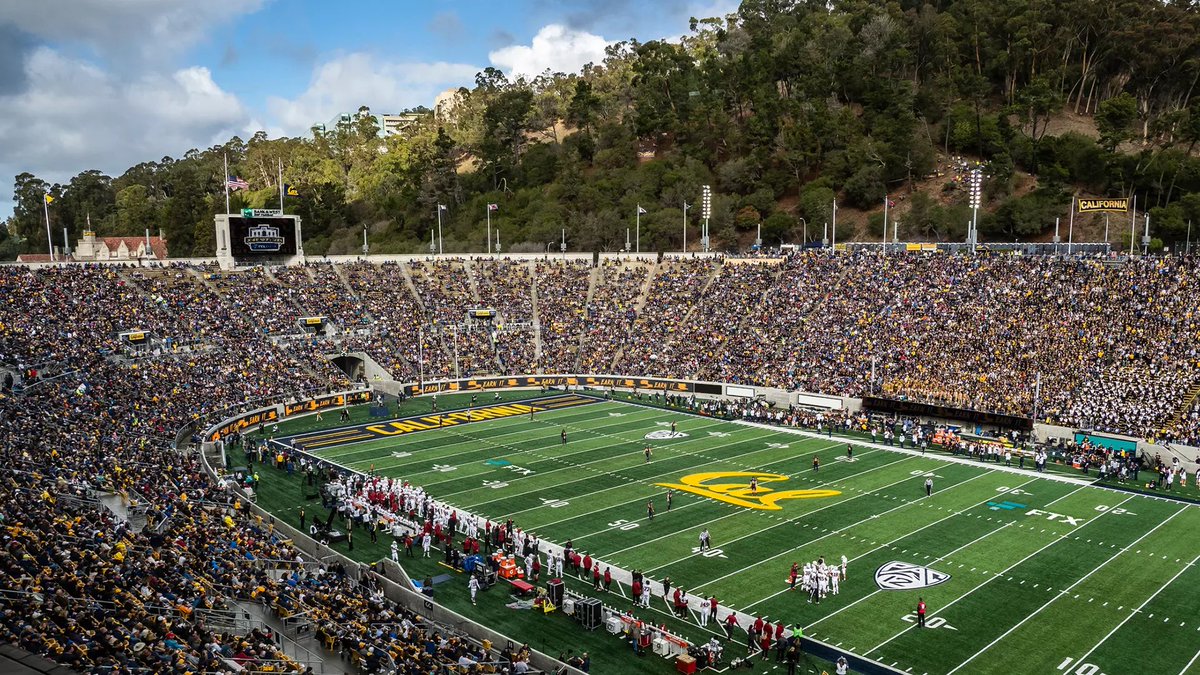 MasMcdermott's tweet image. After a great conversation with @AnaeCoach , I’m excited to announce I have received an offer from @CalFootball 🐻🔵🟡 #AGTG #GoBears #Cal #OlineAthlete #OT