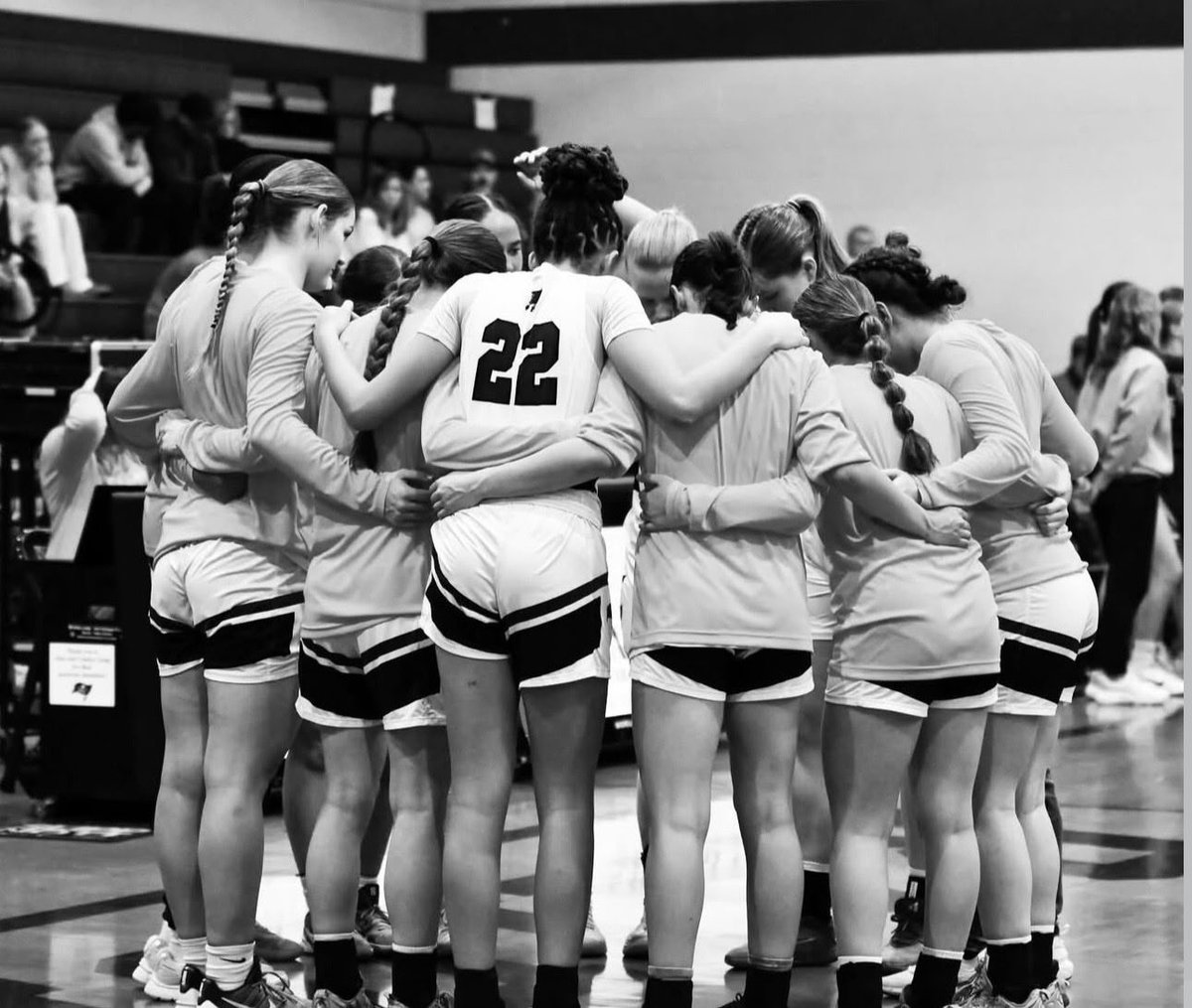 makayla_brammer's tweet photo. Thank you high school basketball for the memories, the lessons, and for giving me my second family. The last 4 years have been some of the most challenging but most amazing years and I will forever be grateful! 

On to the next level
#24✌️ https://t.co/MPzjOn4D48
