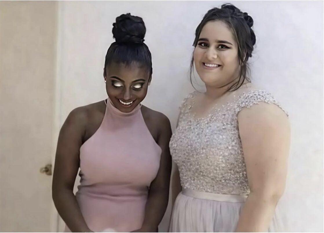 Note to self:
Don’t look at the floor if you’re wearing silver eye shadow 😳